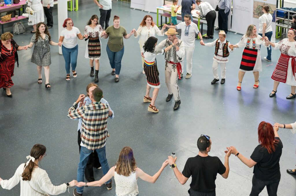 Comunitatea RUDA din Birmingham - Seara Jocului Românesc la Birmingham