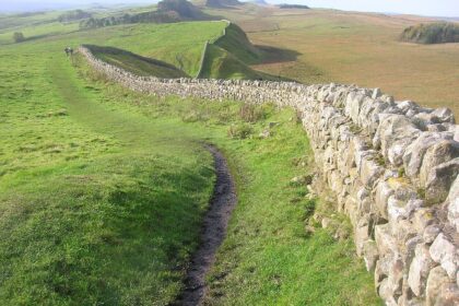 By quisnovus from Gloucester, England - Hadrian's Wall, CC BY 2.0, https://commons.wikimedia.org/w/index.php?curid=101730445