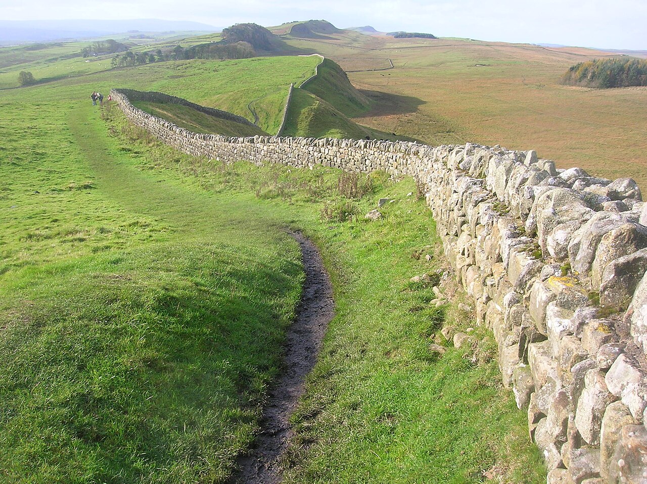 By quisnovus from Gloucester, England - Hadrian's Wall, CC BY 2.0, https://commons.wikimedia.org/w/index.php?curid=101730445