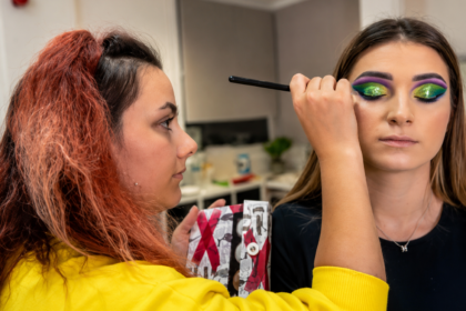 Mariana Cimpoeșu, make-up artistă româncă stabilită în Marea Britanie