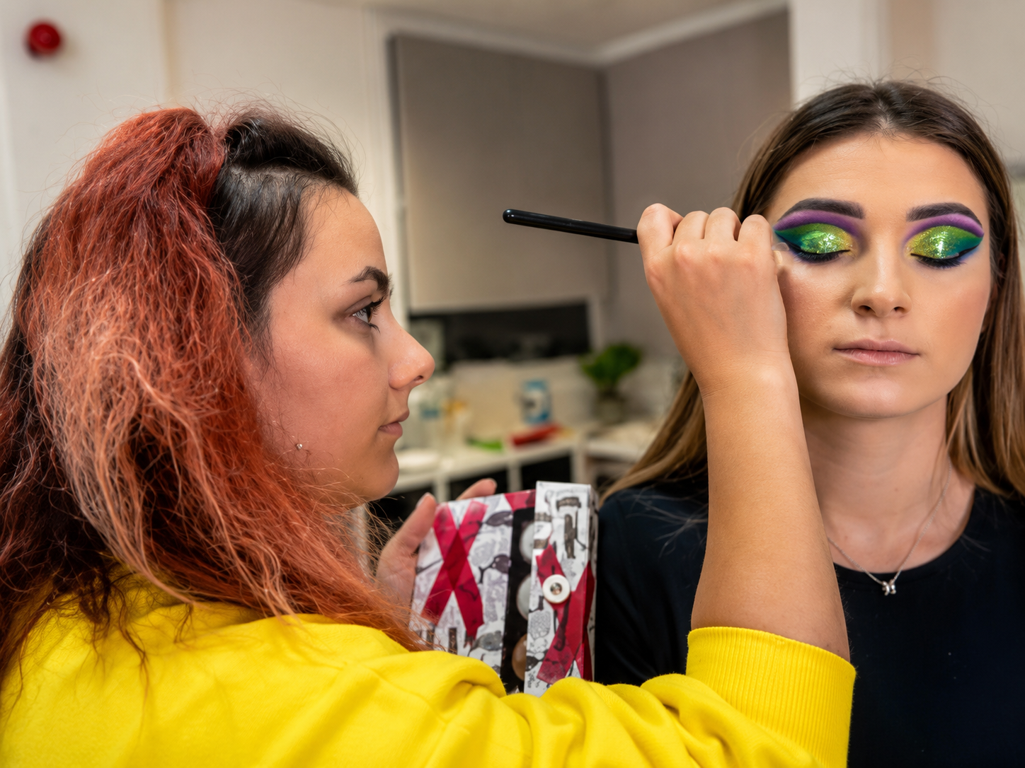 Mariana Cimpoeșu, make-up artistă româncă stabilită în Marea Britanie
