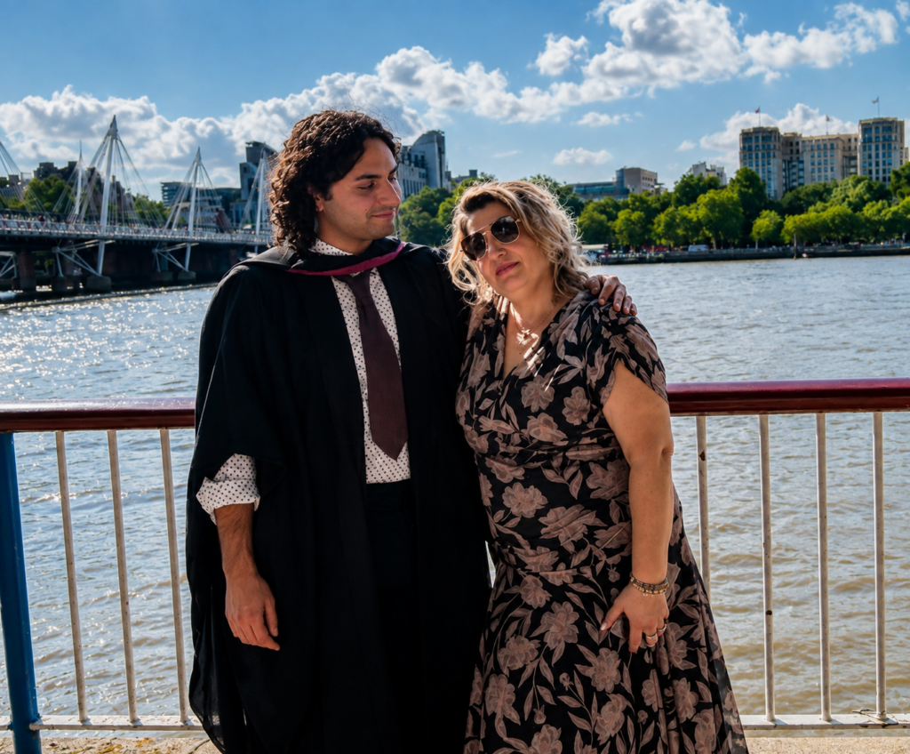 Mariana Popa și Iustin după absolvirea University of the Arts London