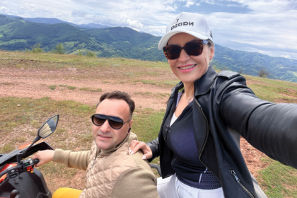 Șerban Raul alături de partenera sa Emilia, într-o excursie la munte